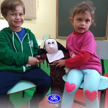 Infantil 3 aprende os valores de vida de Madre Madalena