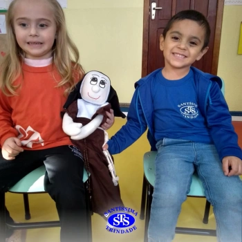 Infantil 3 aprende os valores de vida de Madre Madalena