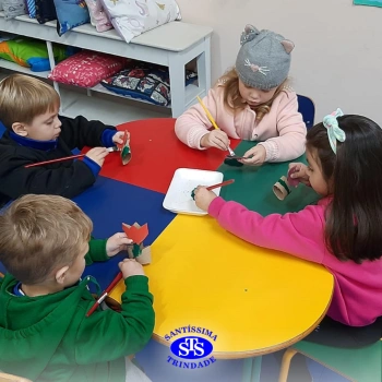 Infantil 3 aprende os valores de vida de Madre Madalena