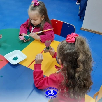 Infantil 3 aprende os valores de vida de Madre Madalena