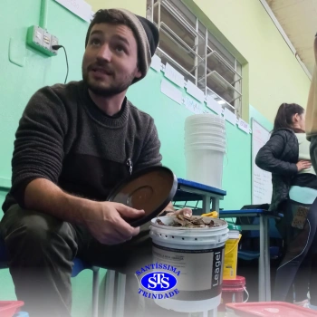 Alunos realizam atividade de compostagem | Consciência Ambiental