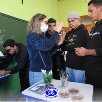 Colégio e Universidade unidos para promover novas aprendizagens