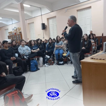 Roda de Chimarrão com o historiador Rossano Cavalari | Ensino Médio 