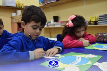 Alunos confeccionam boneco alusivo à Independência do Brasil | Inf. 5