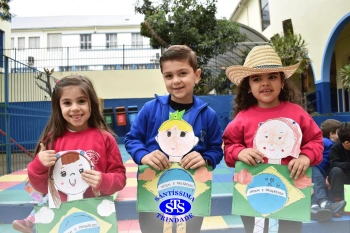 Alunos confeccionam boneco alusivo à Independência do Brasil | Inf. 5