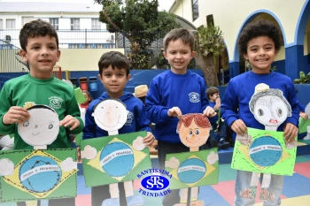 Alunos confeccionam boneco alusivo à Independência do Brasil | Inf. 5