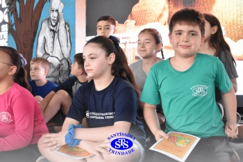 Alunos realizam apresentações artísticas na Feira do Livro 