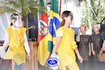 Alunos realizam apresentações artísticas na Feira do Livro 