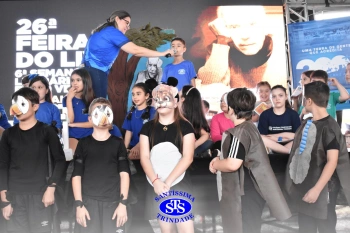 Alunos realizam apresentações artísticas na Feira do Livro 