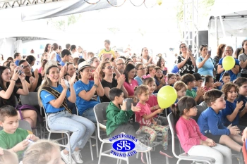 Alunos realizam apresentações artísticas na Feira do Livro 