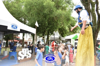 Alunos realizam apresentações artísticas na Feira do Livro 