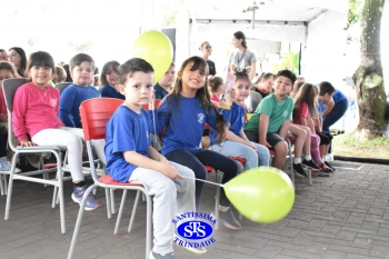 Alunos realizam apresentações artísticas na Feira do Livro 
