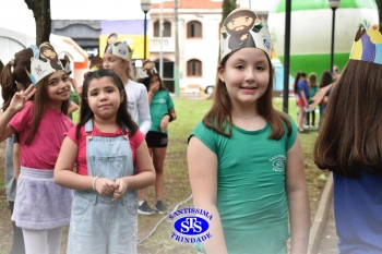 Alunos realizam apresentações artísticas na Feira do Livro 