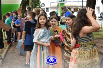 Alunos realizam apresentações artísticas na Feira do Livro 