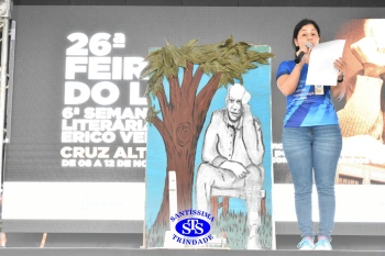 Alunos realizam apresentações artísticas na Feira do Livro 