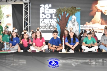 Alunos realizam apresentações artísticas na Feira do Livro 