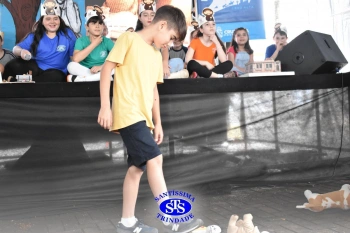 Alunos realizam apresentações artísticas na Feira do Livro 