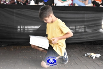 Alunos realizam apresentações artísticas na Feira do Livro 