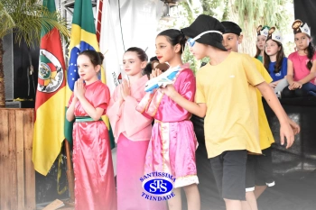 Alunos realizam apresentações artísticas na Feira do Livro 
