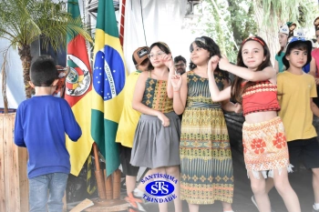 Alunos realizam apresentações artísticas na Feira do Livro 