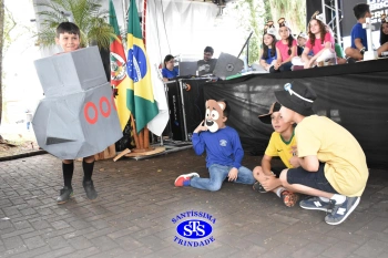 Alunos realizam apresentações artísticas na Feira do Livro 