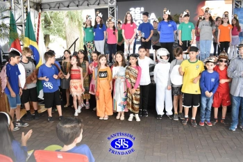 Alunos realizam apresentações artísticas na Feira do Livro 
