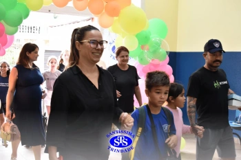 Alegria e reencontros marcam a volta às aulas 2024