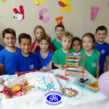 1º ano festejando o aniversário do Colégio