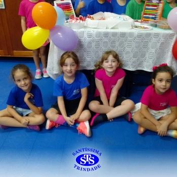 1º ano festejando o aniversário do Colégio