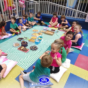 Infantil 4: piquenique para comemorar o aniversário do Colégio