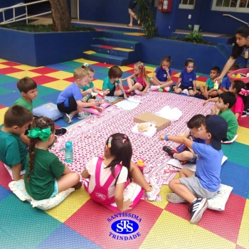Infantil 4: piquenique para comemorar o aniversário do Colégio