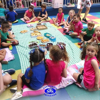 Infantil 4: piquenique para comemorar o aniversário do Colégio