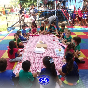 Infantil 4: piquenique para comemorar o aniversário do Colégio