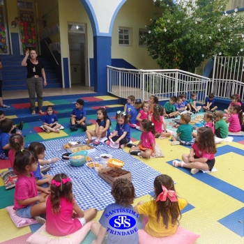 Infantil 4: piquenique para comemorar o aniversário do Colégio