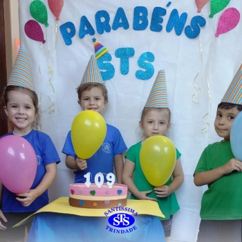 Infantil 4: piquenique para comemorar o aniversário do Colégio
