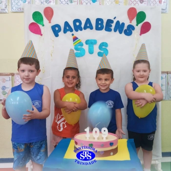 Infantil 4: piquenique para comemorar o aniversário do Colégio