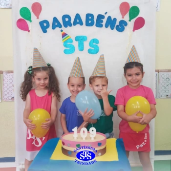 Infantil 4: piquenique para comemorar o aniversário do Colégio