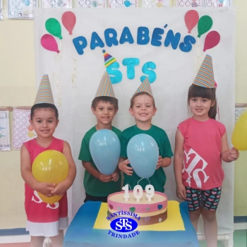 Infantil 4: piquenique para comemorar o aniversário do Colégio