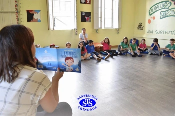 Contação de história sobre a vida de um autista com Tatiele Morais