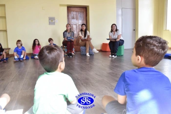 Contação de história sobre a vida de um autista com Tatiele Morais
