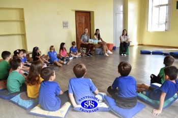 Contação de história sobre a vida de um autista com Tatiele Morais