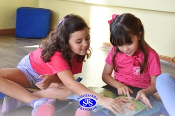 Contação de história sobre a vida de um autista com Tatiele Morais