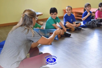 Contação de história sobre a vida de um autista com Tatiele Morais