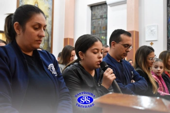 Comunidade se une em oração pelas mães
