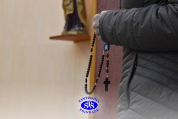 Comunidade se une em oração pelas mães