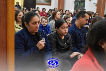 Comunidade se une em oração pelas mães
