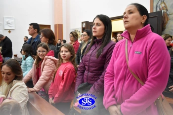 Comunidade se une em oração pelas mães