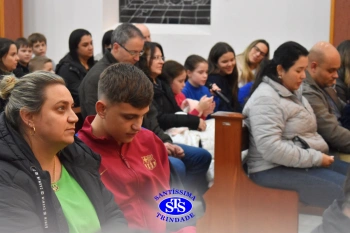 Comunidade se une em oração pelas mães