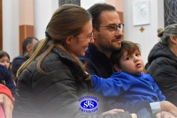 Comunidade se une em oração pelas mães