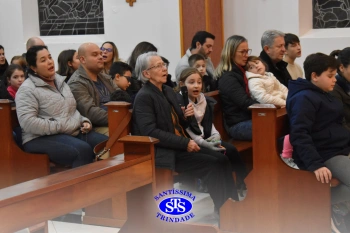 Comunidade se une em oração pelas mães